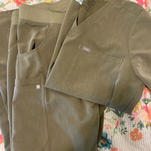 Olive green fig scrubs NWOT